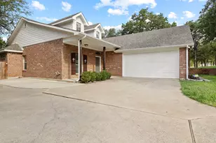 537 Shady Oaks Trail, Burleson, TX 76028 - Photo 2