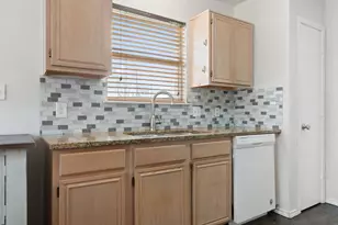 3133 Summerfield Ln, Grand Prairie, TX 75052 - Photo 8