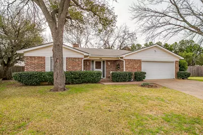 1116 Heather Court, Benbrook, TX 76126 - Photo 2