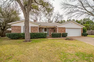 1116 Heather Ct, Benbrook, TX 76126 - Photo 2