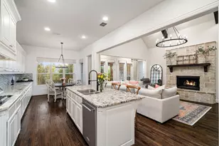 321 Hitch Wagon Dr, McKinney, TX 75071 - Photo 2