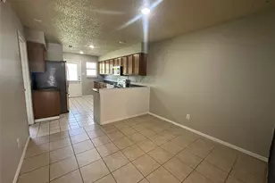1021 Vera Ct, Irving, TX 75060 - Photo 4