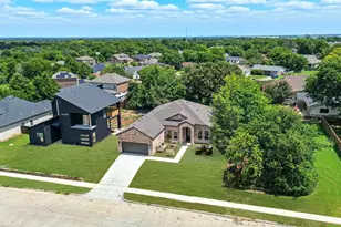 716 Oak Creek Dr, Hutchins, TX 75141 - Photo 2