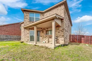 917 Bloomfield Dr, Grand Prairie, TX 75052 - Photo 34