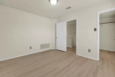 917 Bloomfield Drive, Grand Prairie, TX 75052 - Photo 24