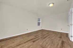 917 Bloomfield Dr, Grand Prairie, TX 75052 - Photo 12