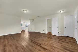 917 Bloomfield Dr, Grand Prairie, TX 75052 - Photo 6