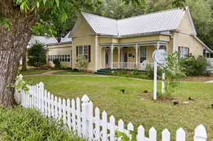 1002 W Pearl St, Granbury, TX 76048 - Photo 1