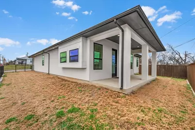 2561 Burton Avenue, Fort Worth, TX 76105 - Photo 18