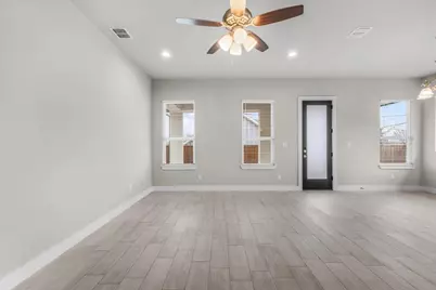 2561 Burton Avenue, Fort Worth, TX 76105 - Photo 14