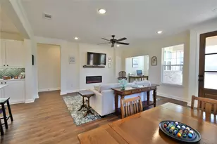 601 Eastpark Ln, Granbury, TX 76049 - Photo 4