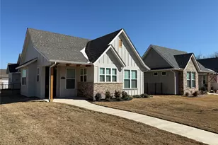 601 Eastpark Ln, Granbury, TX 76049 - Photo 2