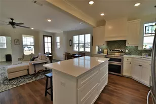 601 Eastpark Ln, Granbury, TX 76049 - Photo 6