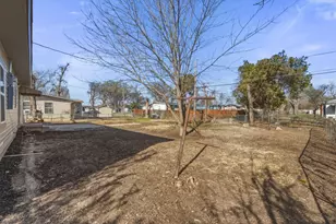 3039 Dahlia Dr, Dallas, TX 75216 - Photo 32