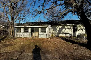 2001 Hickory Tree Rd, Balch Springs, TX 75180 - Photo 4