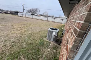 927 S H Ave, Clifton, TX 76634 - Photo 12