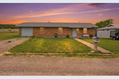 927 S Ave H, Clifton, TX 76634 - Photo 1