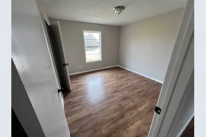 927 S H Avenue, Clifton, TX 76634 - Photo 6