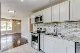 8121 W Elizabeth Ln, Fort Worth, TX 76116 - Photo 10