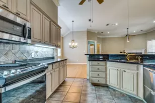 1008 Gabriel Ln, Fort Worth, TX 76116 - Photo 8