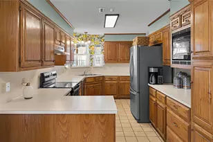 724 W 4th St, McGregor, TX 76657 - Photo 12