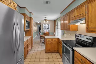 724 W 4th St, McGregor, TX 76657 - Photo 16