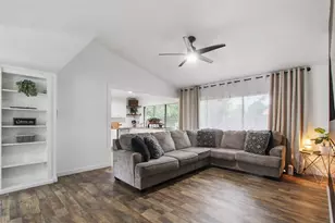 917 Park E Cir, Garland, TX 75043 - Photo 4