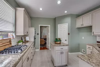 208 S Village Drive, McKinney, TX 75072 - Photo 6