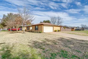 500 Berkshire Ct, Burleson, TX 76028 - Photo 4