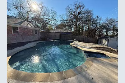 21 Devonshire Drive, Bedford, TX 76021 - Photo 4