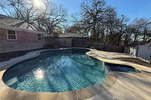 21 Devonshire Dr, Bedford, TX 76021 - Photo 4