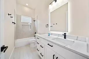 19071 White Bluff Dr, Whitney, TX 76692 - Photo 32