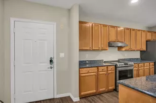 2305 Worthington St, Dallas, TX 75204 - Photo 2