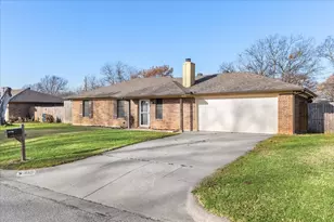 432 Post Oak Ln, Burleson, TX 76028 - Photo 2