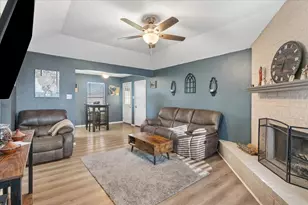 432 Post Oak Ln, Burleson, TX 76028 - Photo 4