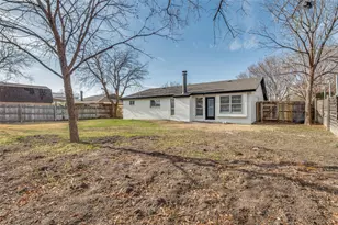 3430 Tina Dr, Grand Prairie, TX 75052 - Photo 6