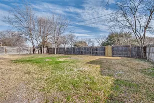 3430 Tina Dr, Grand Prairie, TX 75052 - Photo 8