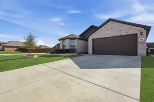 816 Durango Ln, Cleburne, TX 76033 - Photo 2