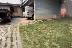 3927 Fortune Ln, Dallas, TX 75216 - Photo 2