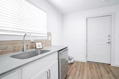 125 E 8th Street #205, Dallas, TX 75203 - Photo 1