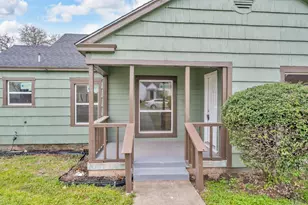 812 E Robert St, Fort Worth, TX 76104 - Photo 2