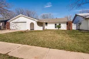 2403 Vassar Ct, Arlington, TX 76015 - Photo 2