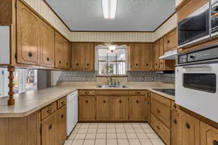 805 Evelyn Dr, Lorena, TX 76655 - Photo 8