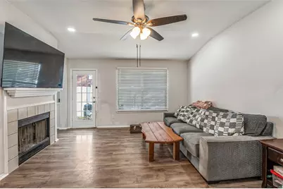 4372 Onyx Drive, Carrollton, TX 75010 - Photo 4