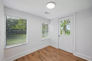 906 E Houston St, Sherman, TX 75092 - Photo 2