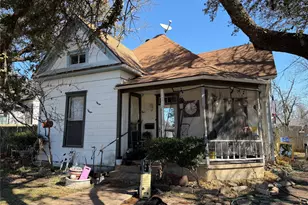 1210 N Robinson St, Cleburne, TX 76031 - Photo 2