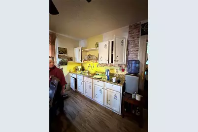 1210 N Robinson Street, Cleburne, TX 76031 - Photo 6