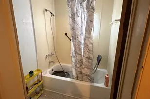 1210 N Robinson St, Cleburne, TX 76031 - Photo 8