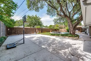 3245 Latham Dr, Dallas, TX 75229 - Photo 24