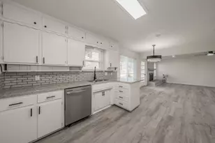 1921 Guinevere St, Arlington, TX 76014 - Photo 12